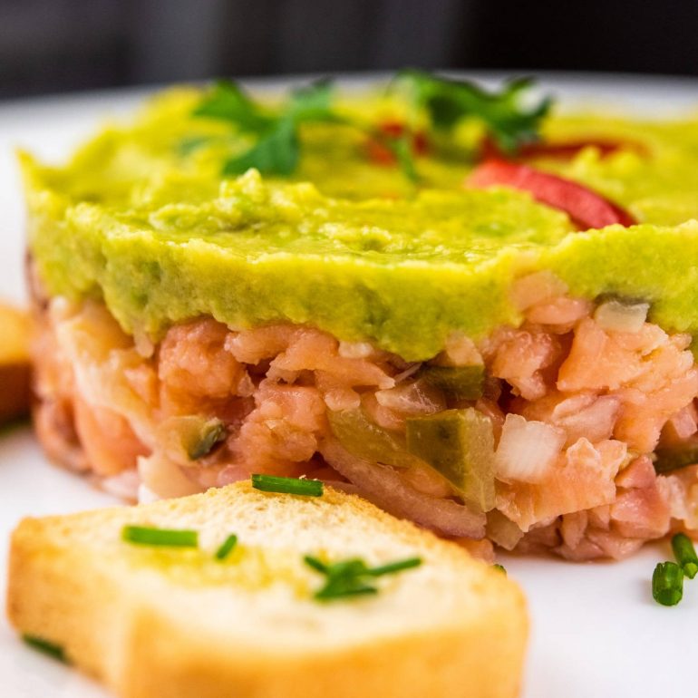 Tartar de salmón con aguacate Madrid Habana